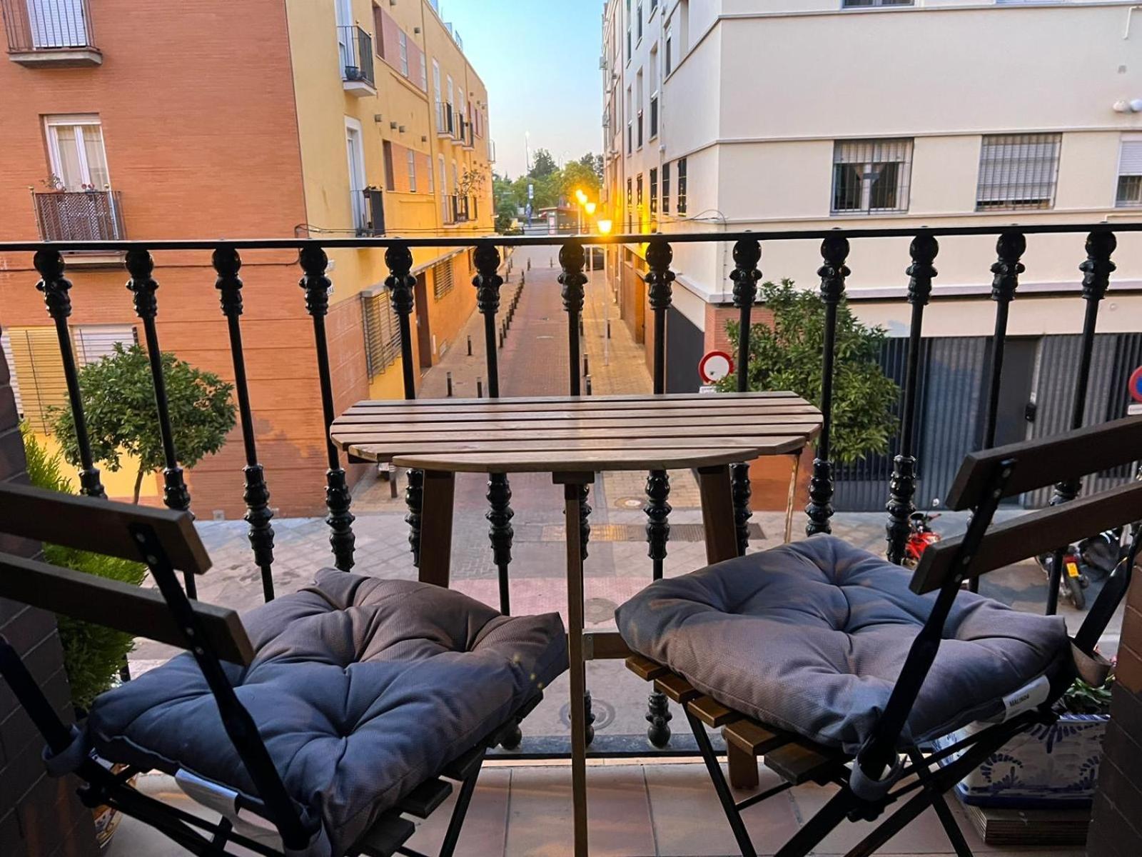 Apartamento Con Balcon Castilla Triana เซบีญา ภายนอก รูปภาพ